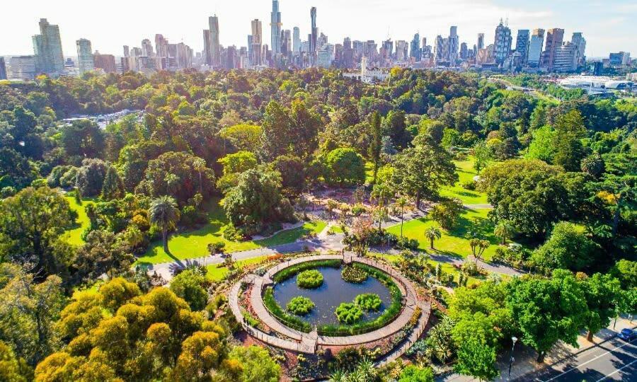 Luxury Cbd In Iconic Qt Building Apartment Melbourne