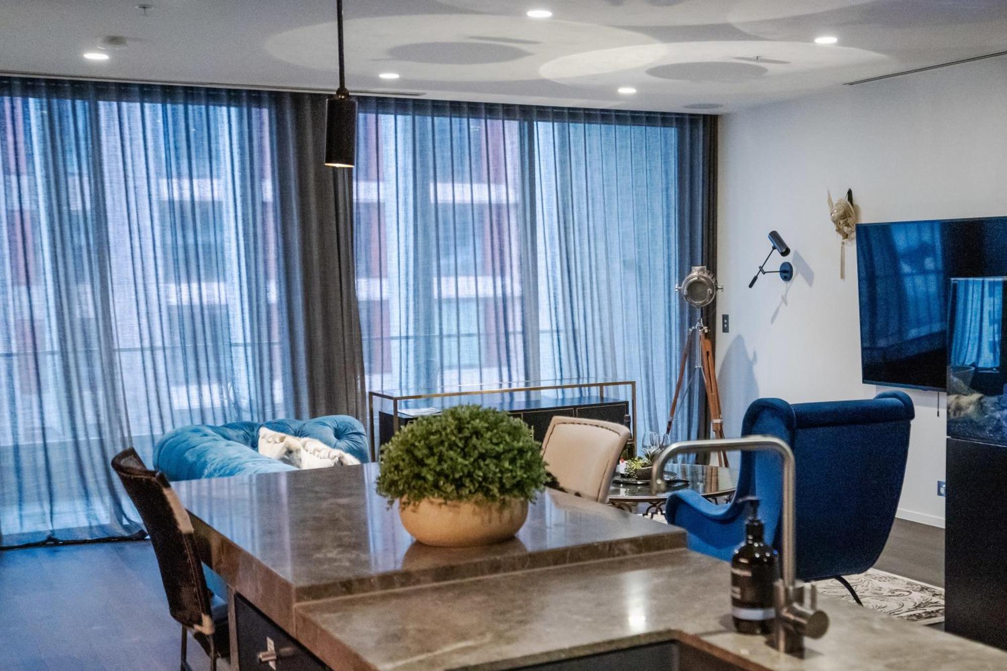 Luxury Cbd In Iconic Qt Building Apartment *