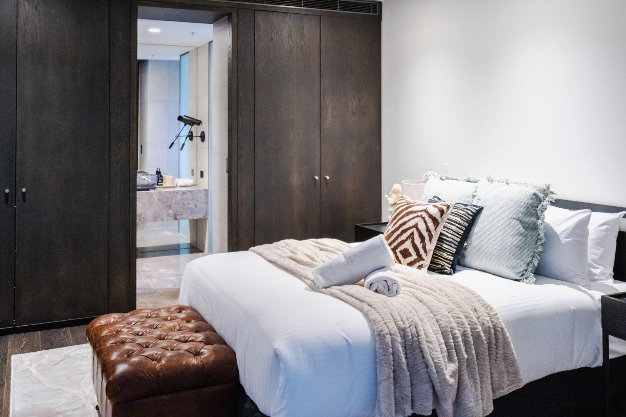 Luxury Cbd In Iconic Qt Building Apartment