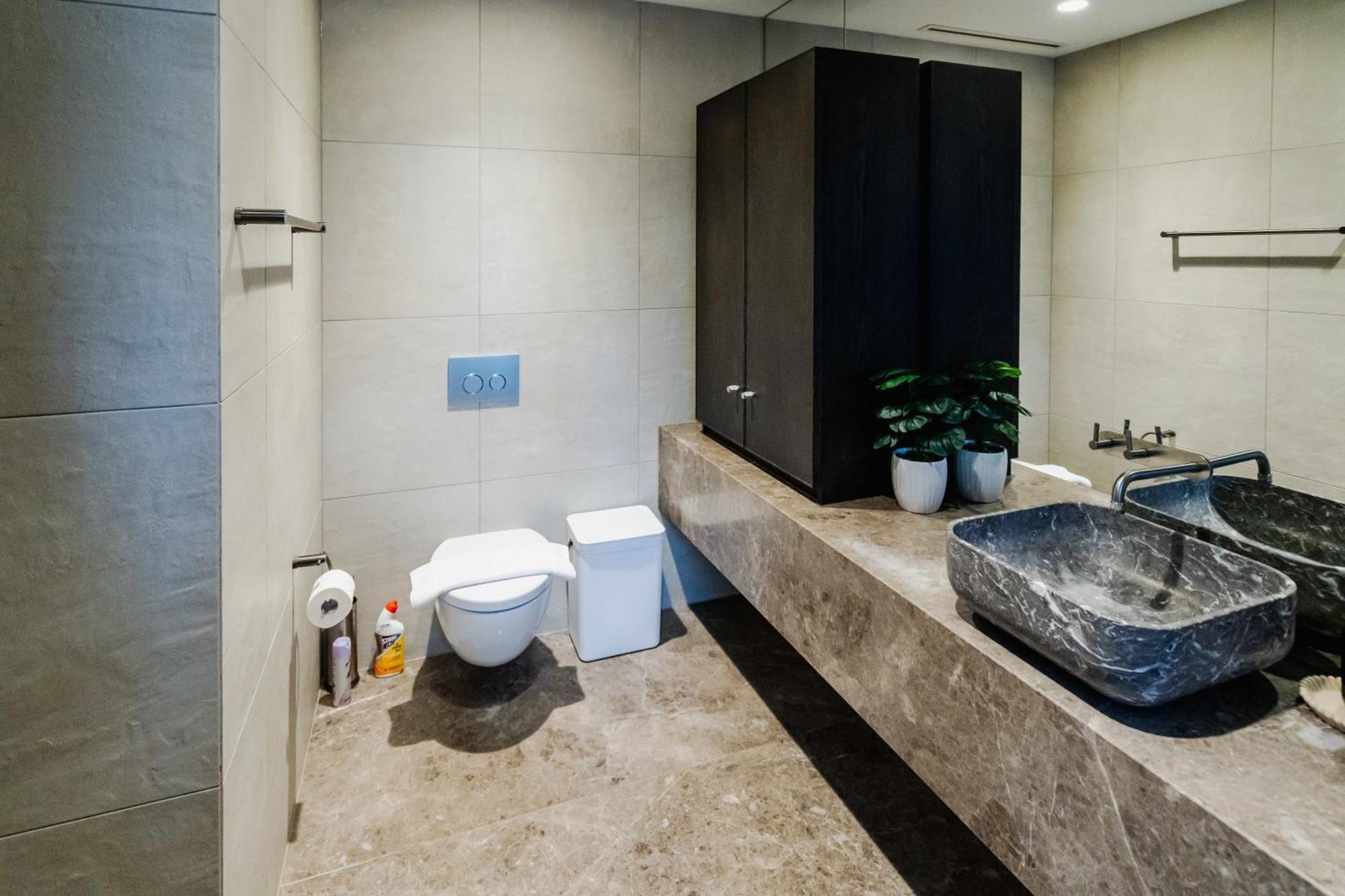 Luxury Cbd In Iconic Qt Building Apartment *