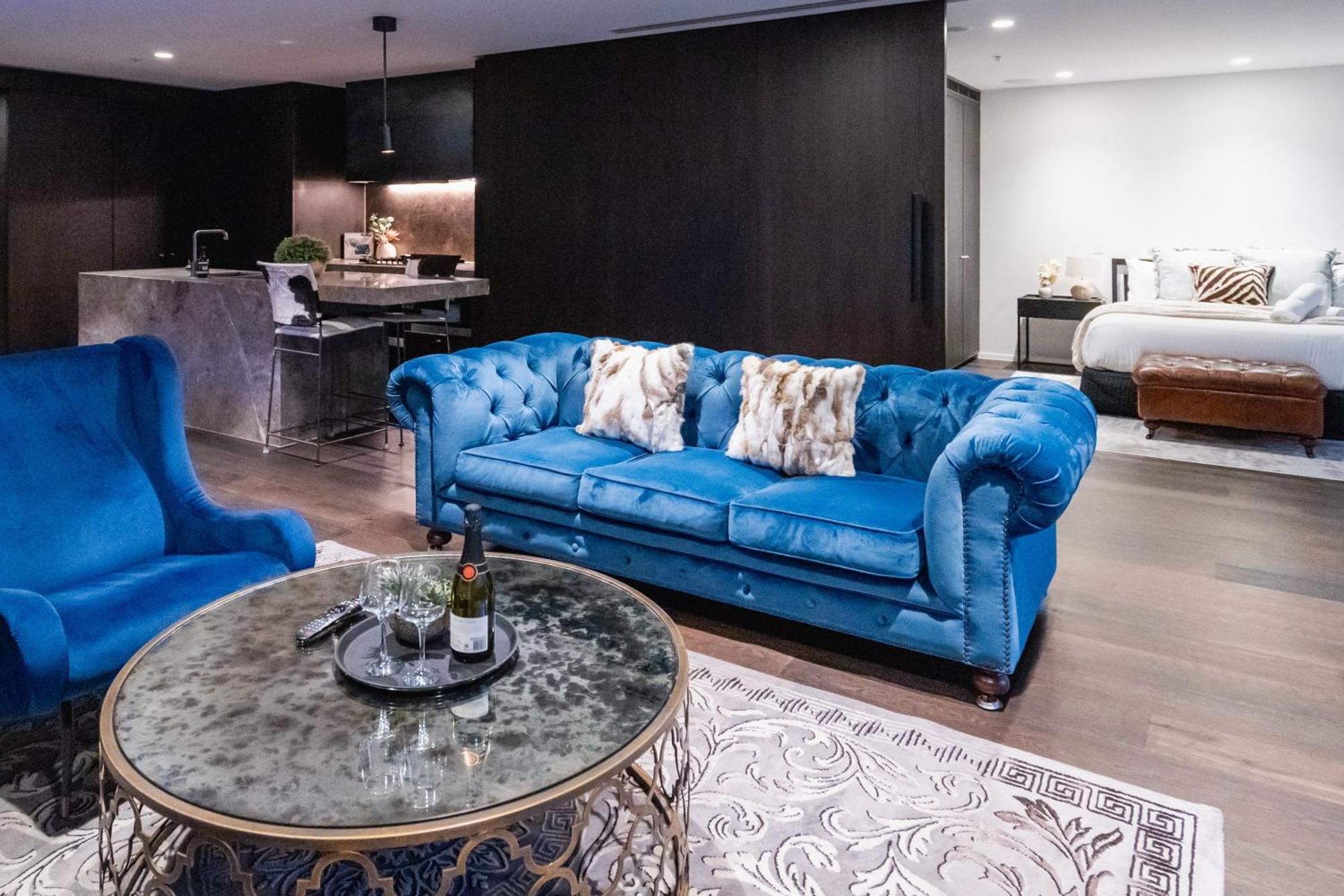 Luxury Cbd In Iconic Qt Building Apartment