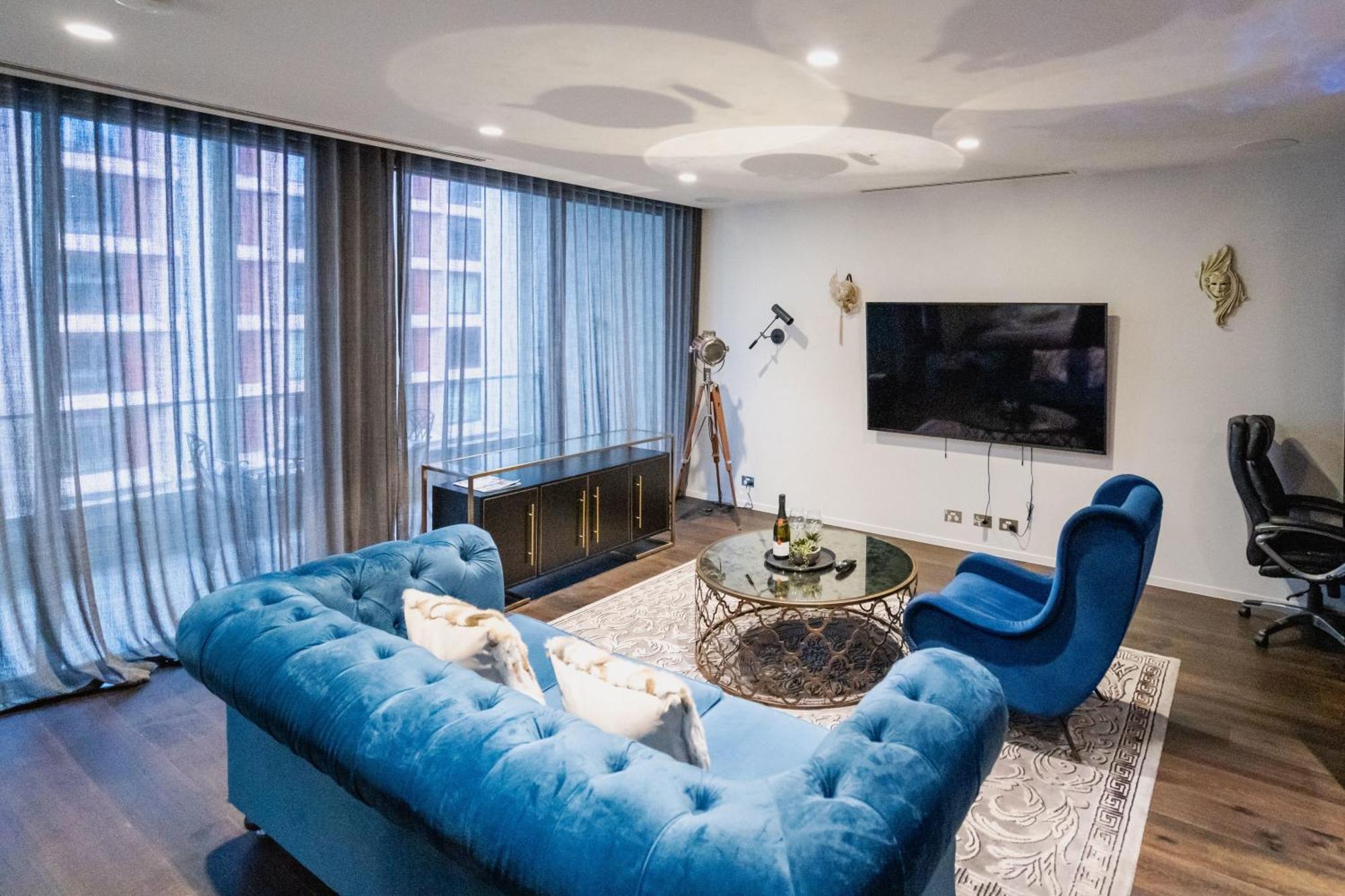 Luxury Cbd In Iconic Qt Building Apartment *