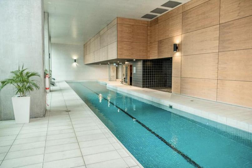 Views Free Parking Wifi Gym Pool Apartment *