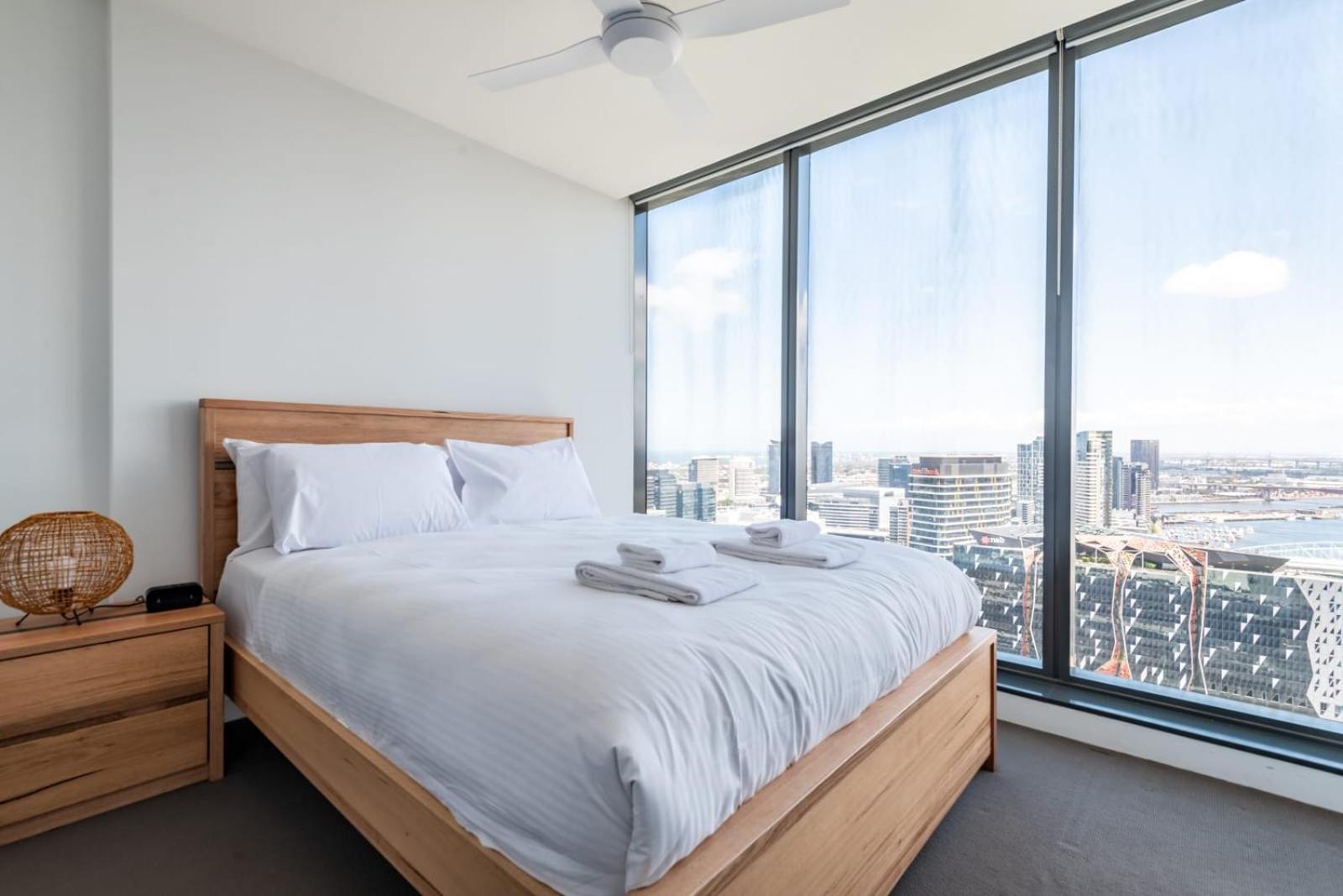Views Free Parking Wifi Gym Pool Apartment