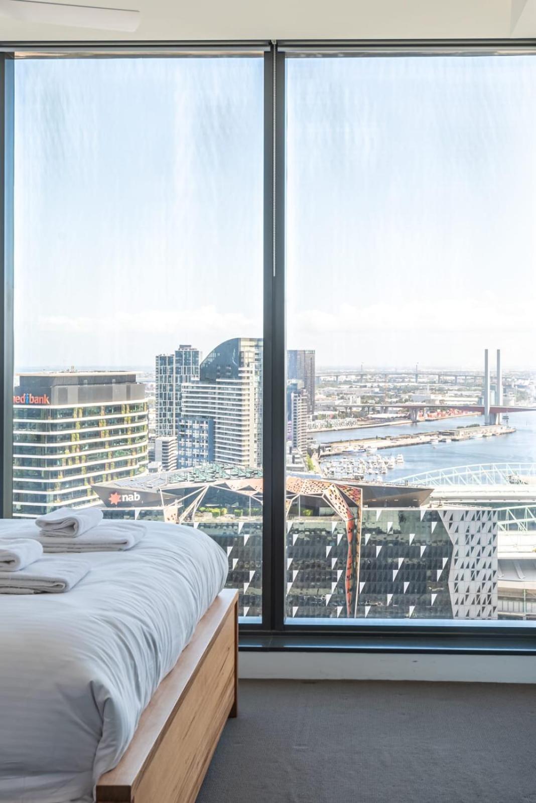 Apartment Views Free Parking Wifi Gym Pool Melbourne
