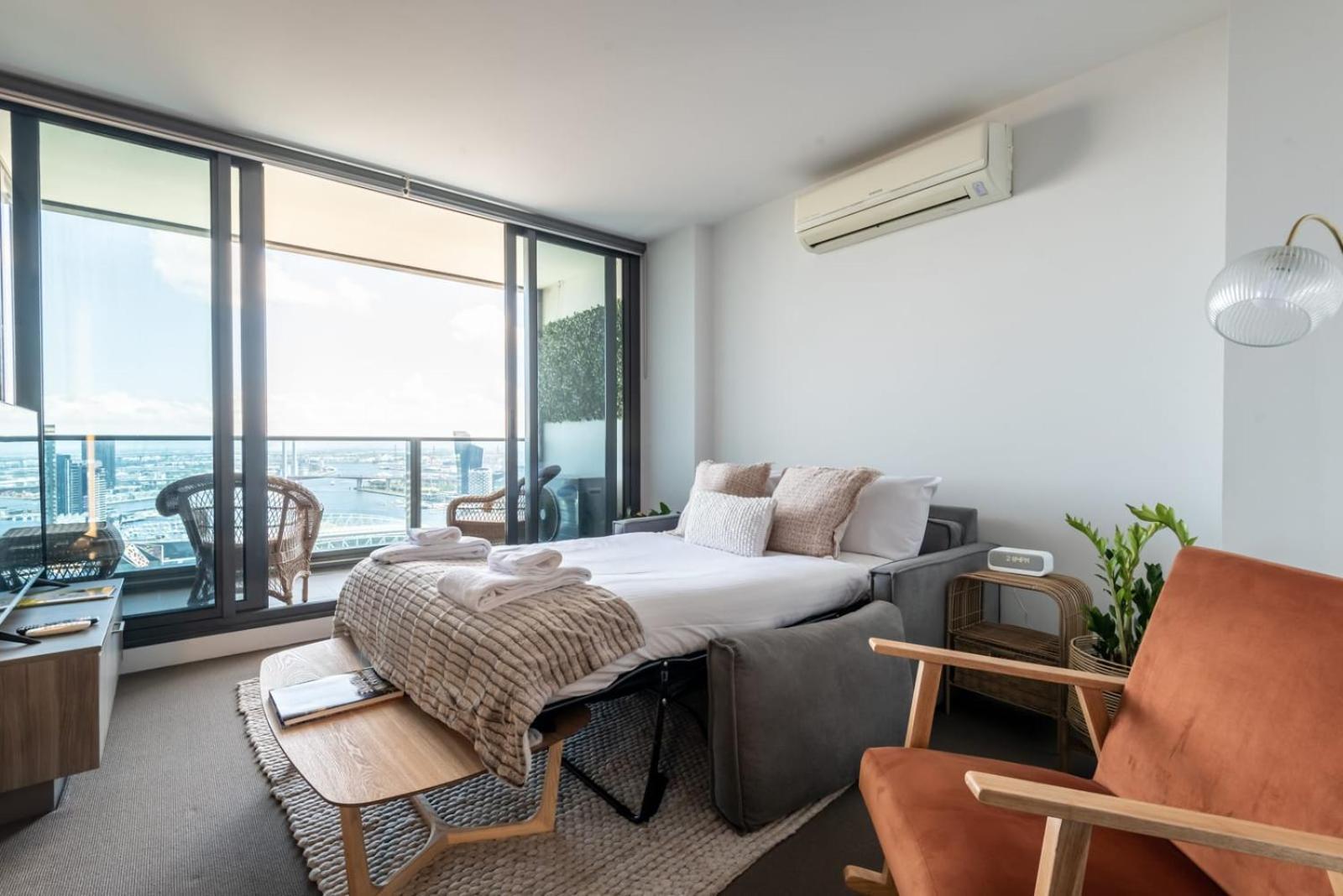 Apartment Views Free Parking Wifi Gym Pool