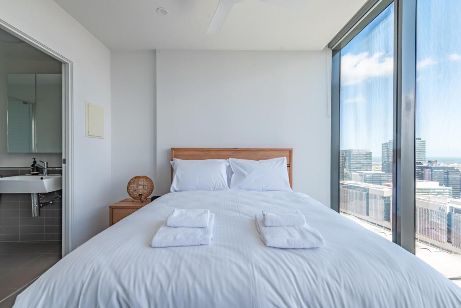 Views Free Parking Wifi Gym Pool Apartment *
