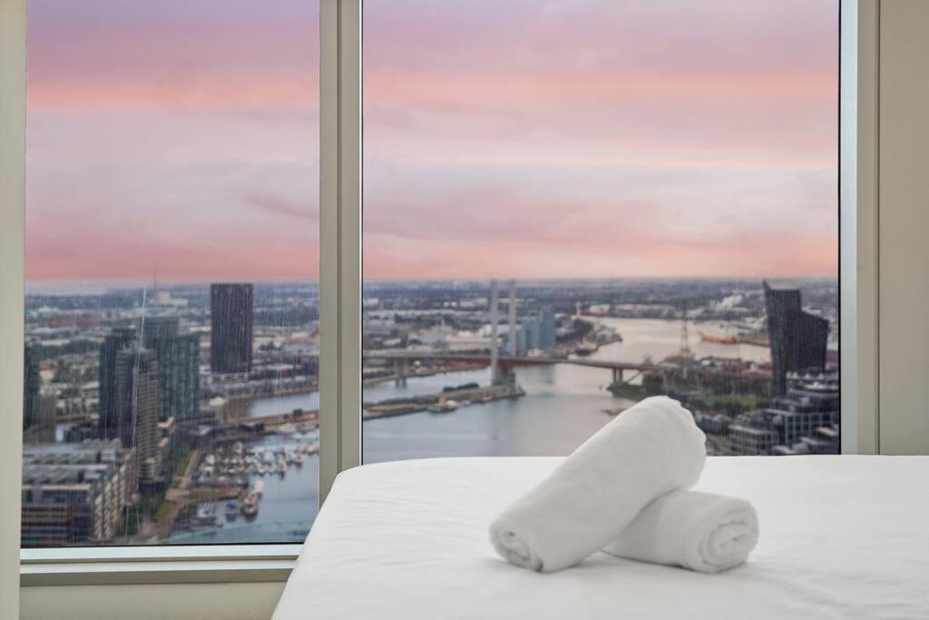 Apartment Irresistible Sunlit With Harbour And Bay View 3b2b1c Melbourne
