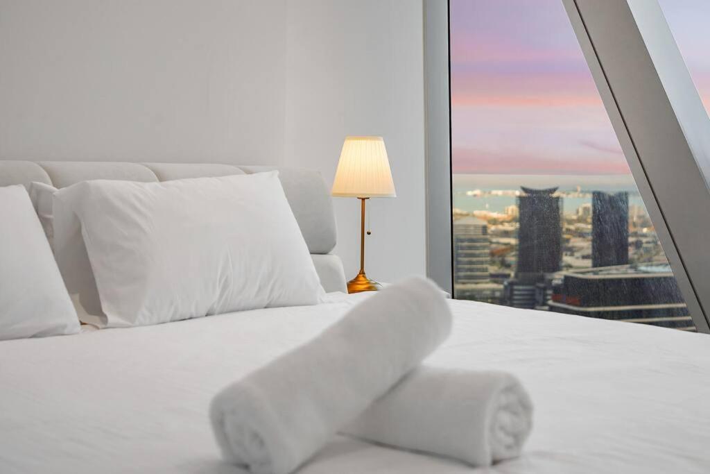 Irresistible Sunlit With Harbour And Bay View 3b2b1c Apartment