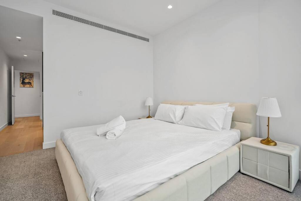 Irresistible Sunlit With Harbour And Bay View 3b2b1c Apartment Melbourne