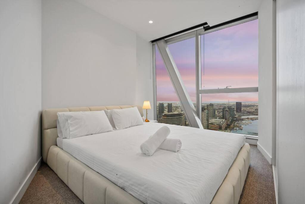 Irresistible Sunlit With Harbour And Bay View 3b2b1c Apartment