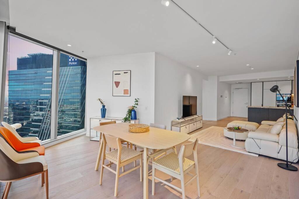 Irresistible Sunlit With Harbour And Bay View 3b2b1c Apartment