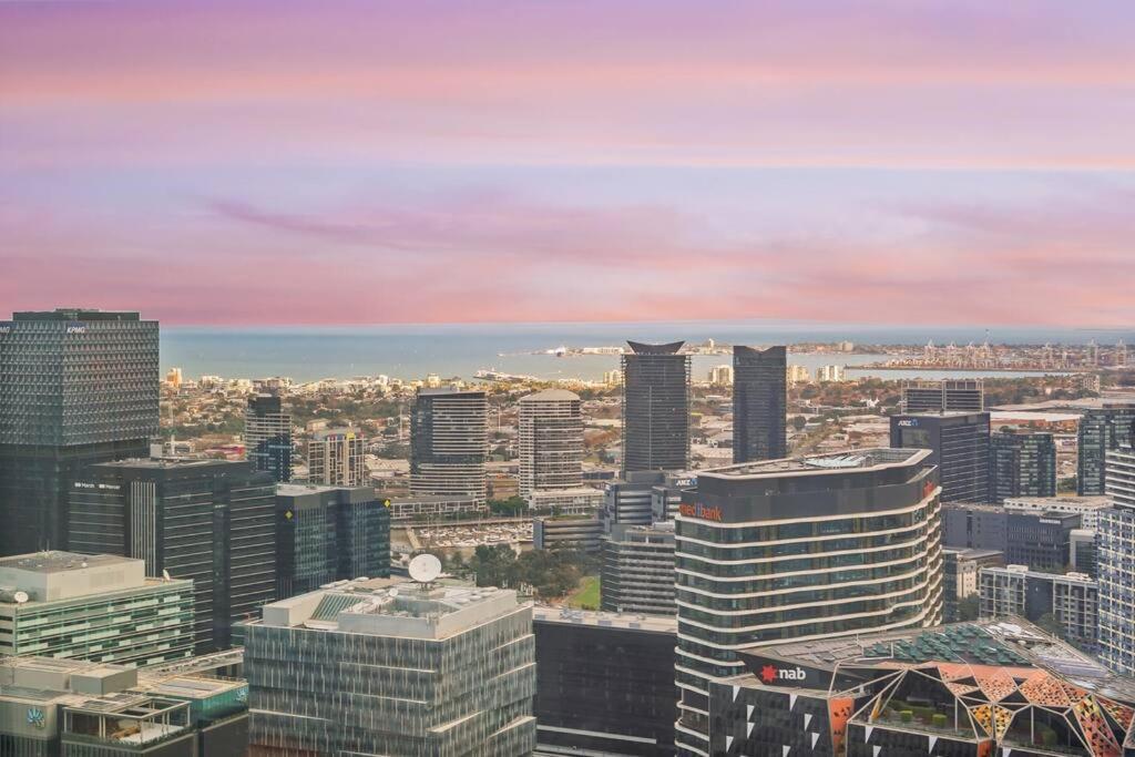 Irresistible Sunlit With Harbour And Bay View 3b2b1c Apartment