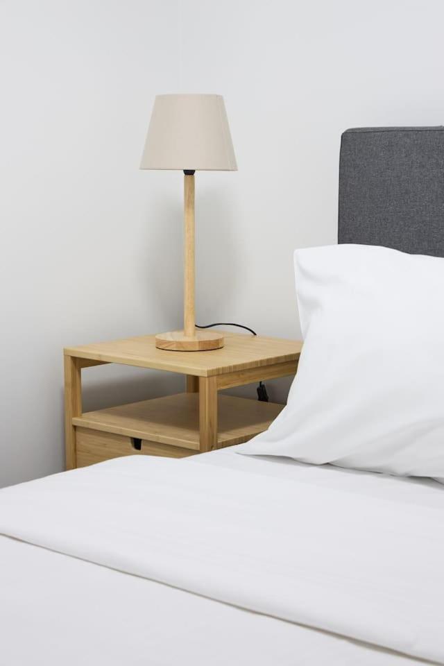 Northside Rendezvous - A Stylish Couples' Hideaway Apartment Melbourne