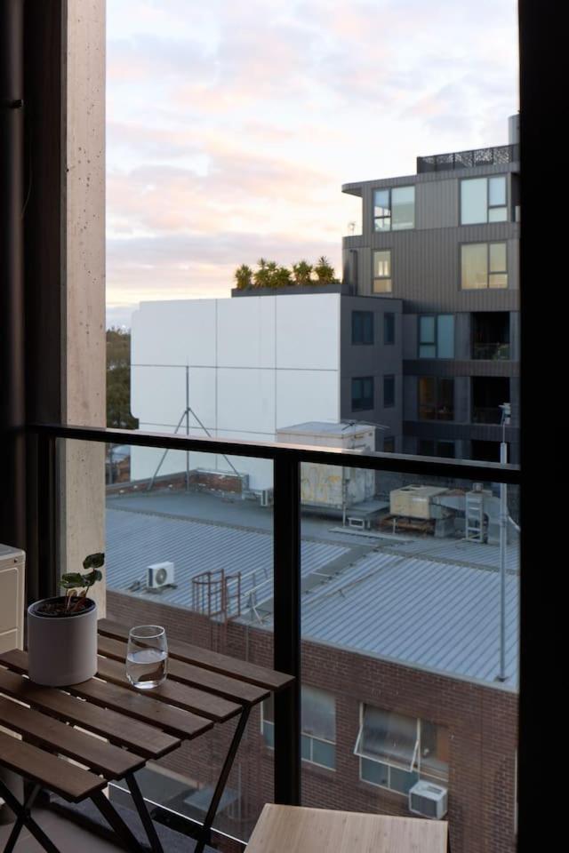 Apartment Northside Rendezvous - A Stylish Couples' Hideaway
