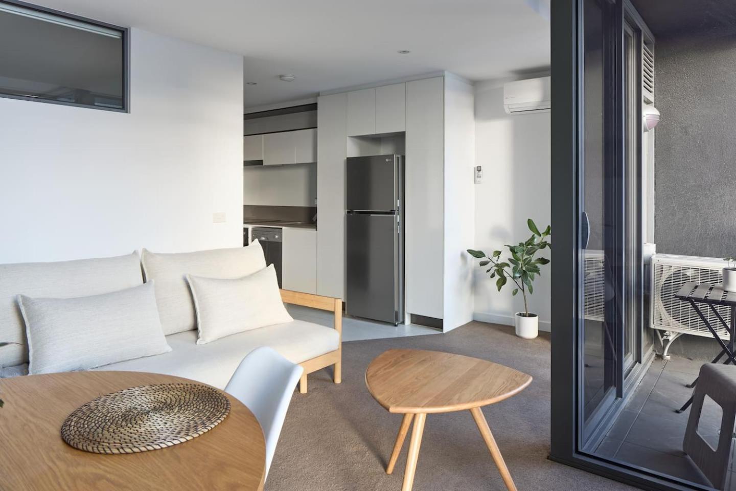 Northside Rendezvous - A Stylish Couples' Hideaway Melbourne