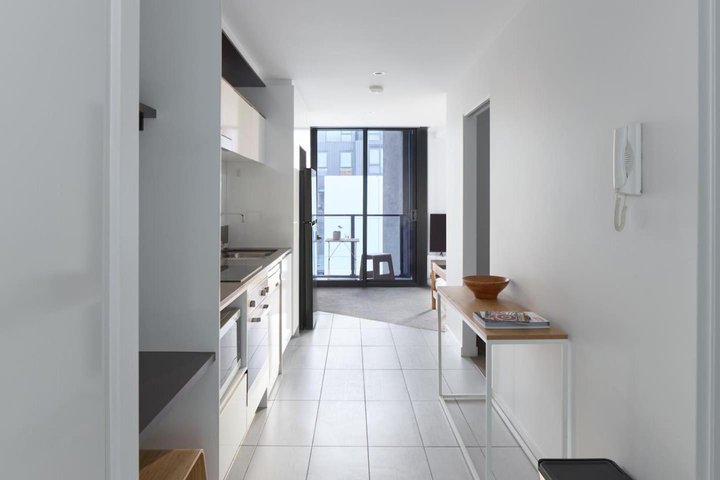 Apartment Northside Rendezvous - A Stylish Couples' Hideaway *