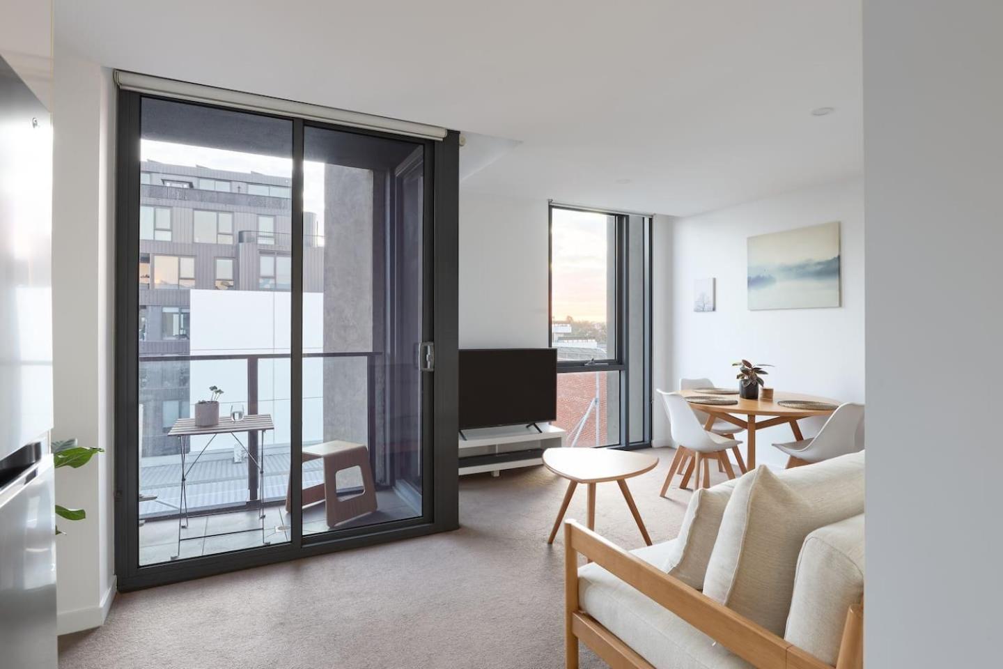 Apartment Northside Rendezvous - A Stylish Couples' Hideaway