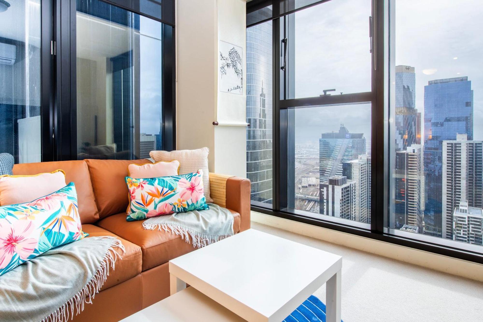Skyline Serenity 1 Bedroom Oasis With Pool & Gym Apartment Melbourne