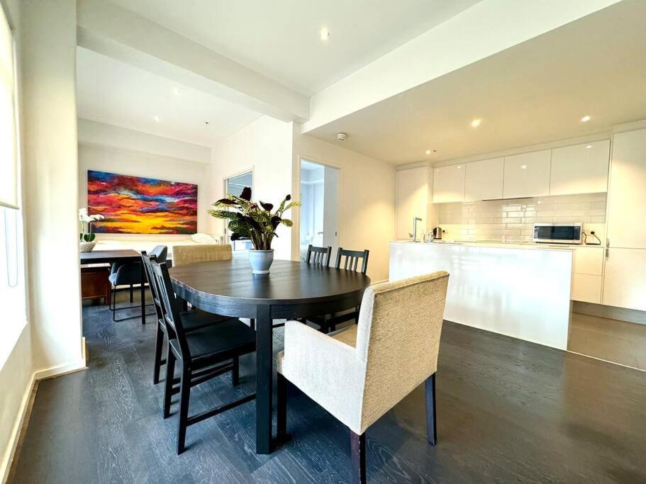 Cbd Comfy 2bedder Walking Distance To Crowncomplex Apartment Melbourne
