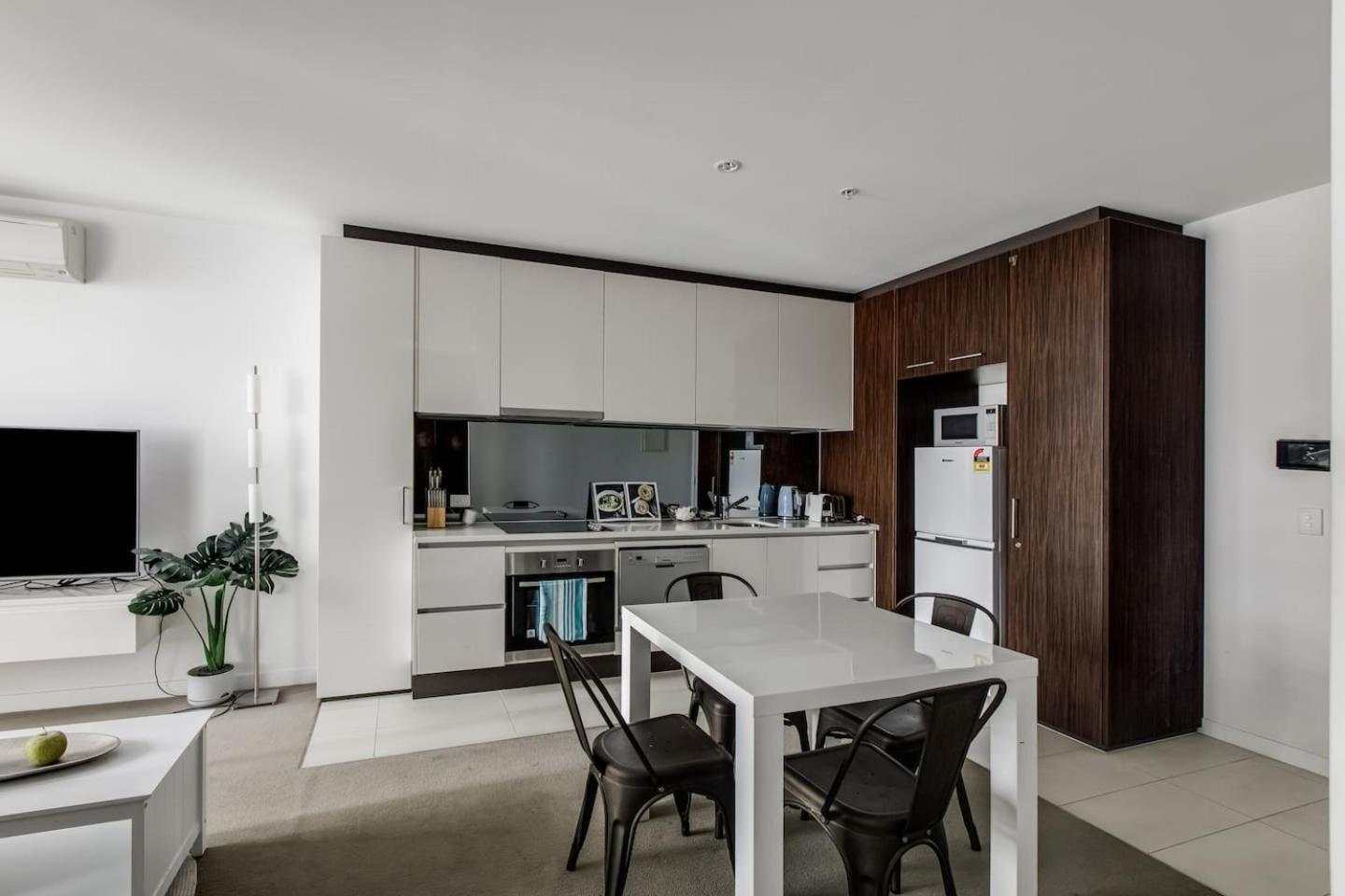 Apartment Metro Muse - Minimalist Chic For Couples In Cbd *
