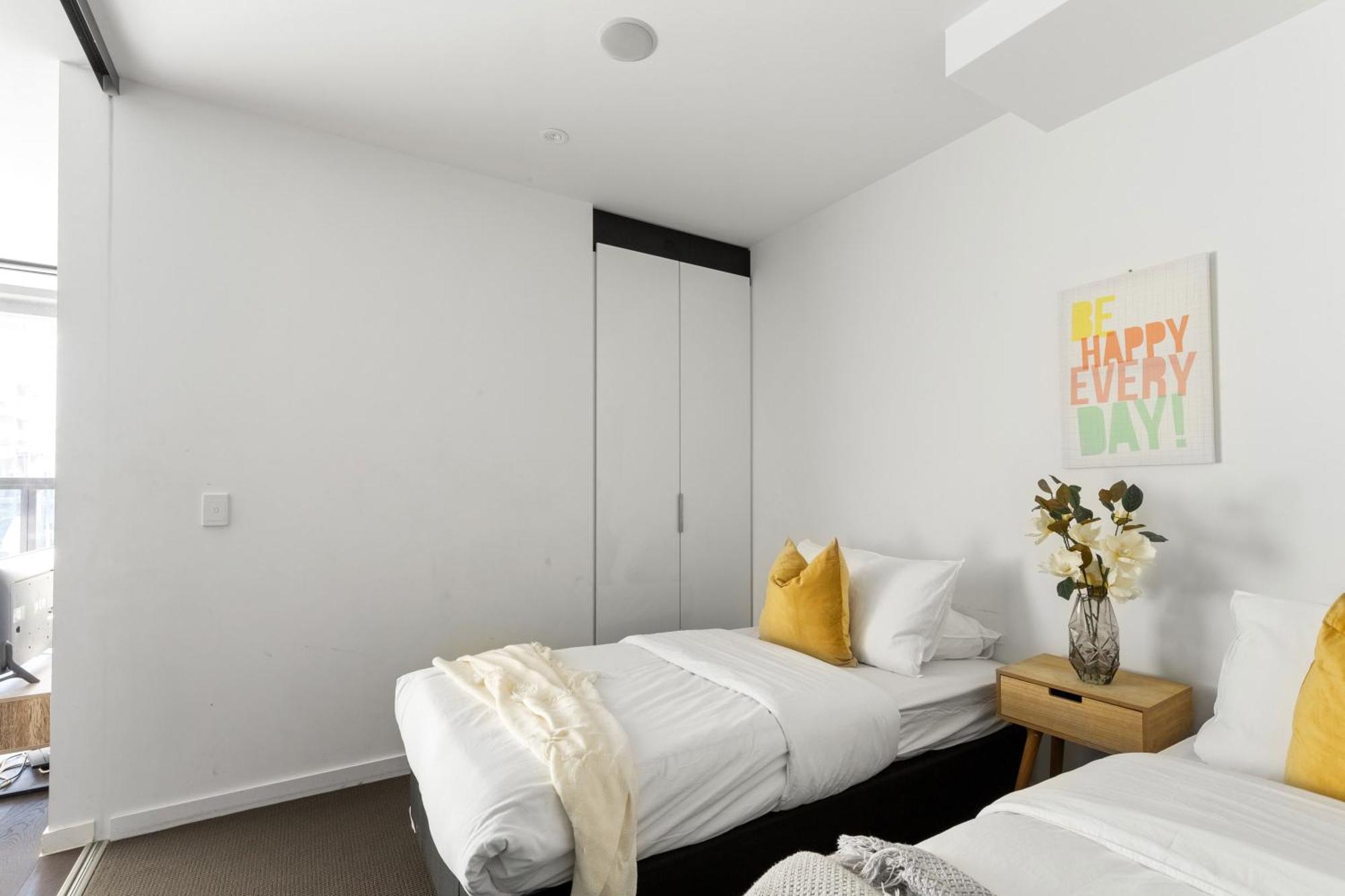 A Stylish 2br Next To Southern Cross With Views Apartment