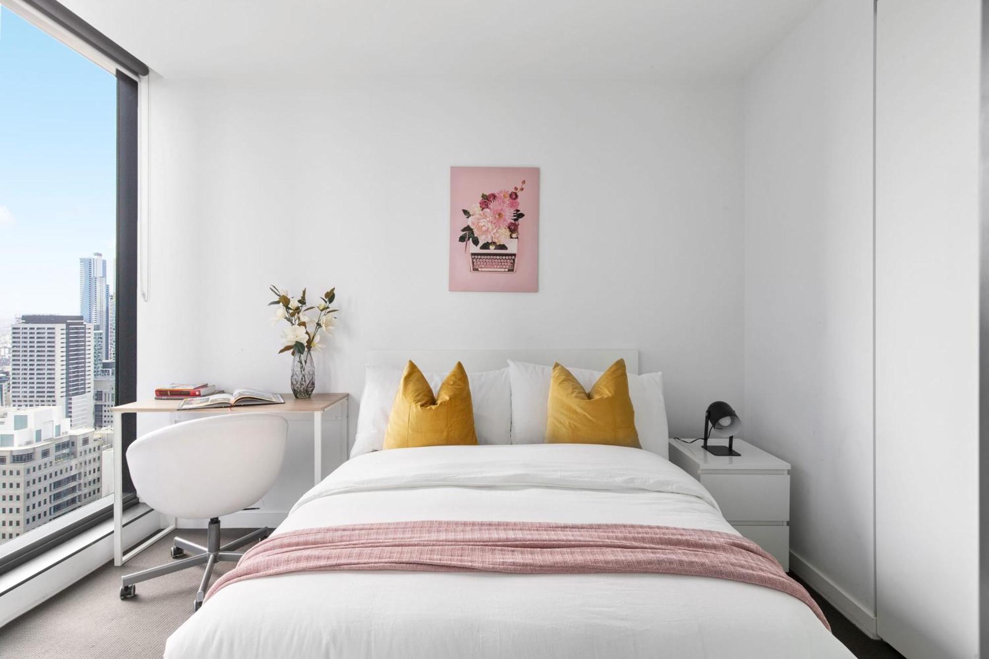 A Stylish 2br Next To Southern Cross With Views