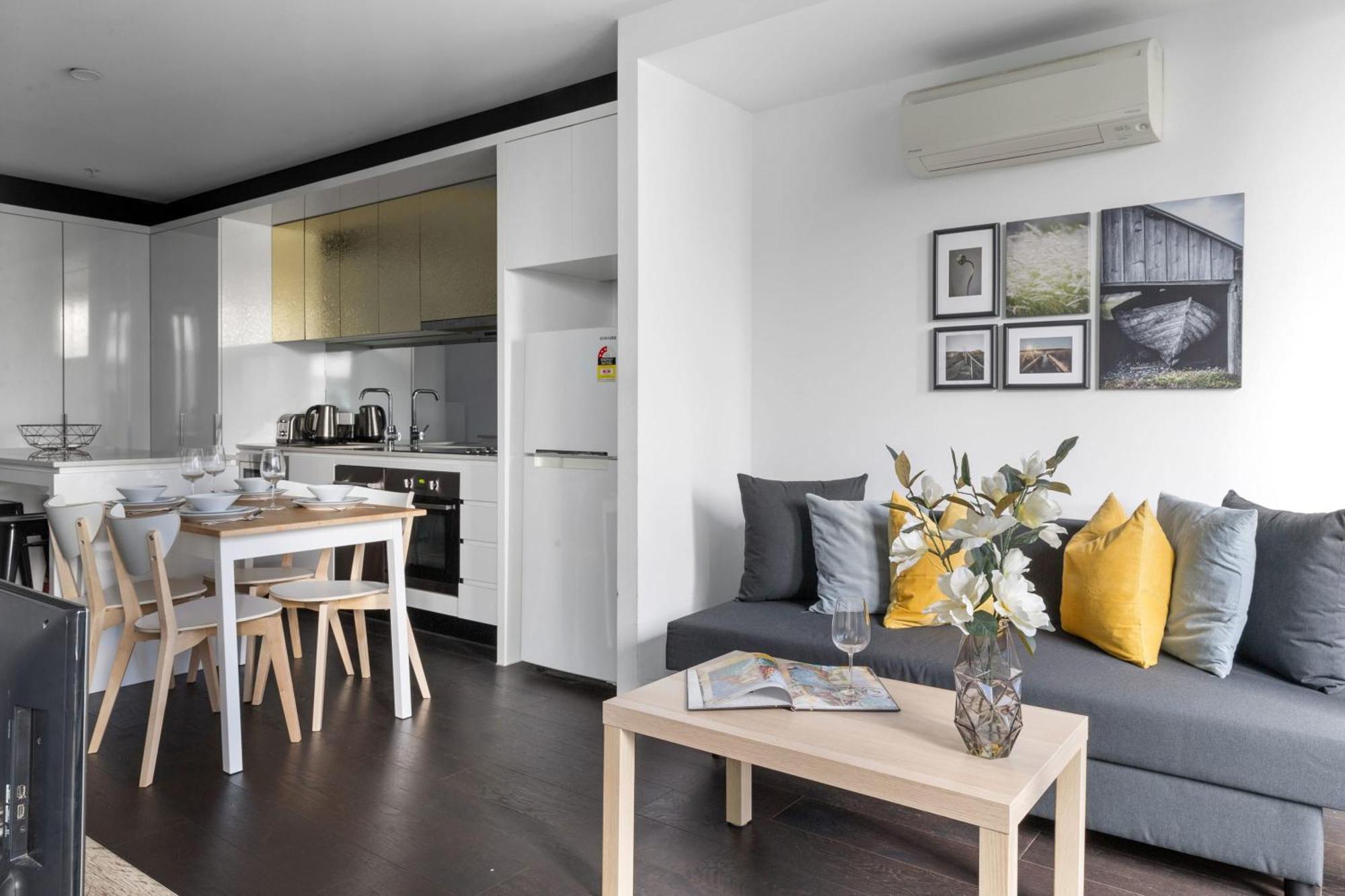 A Stylish 2br Next To Southern Cross With Views Apartment