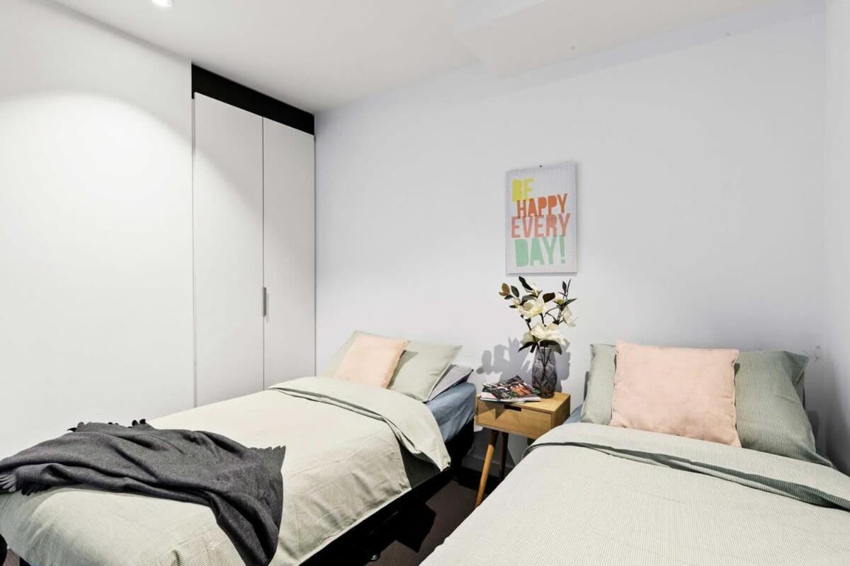 Apartment A Stylish 2br Next To Southern Cross With Views