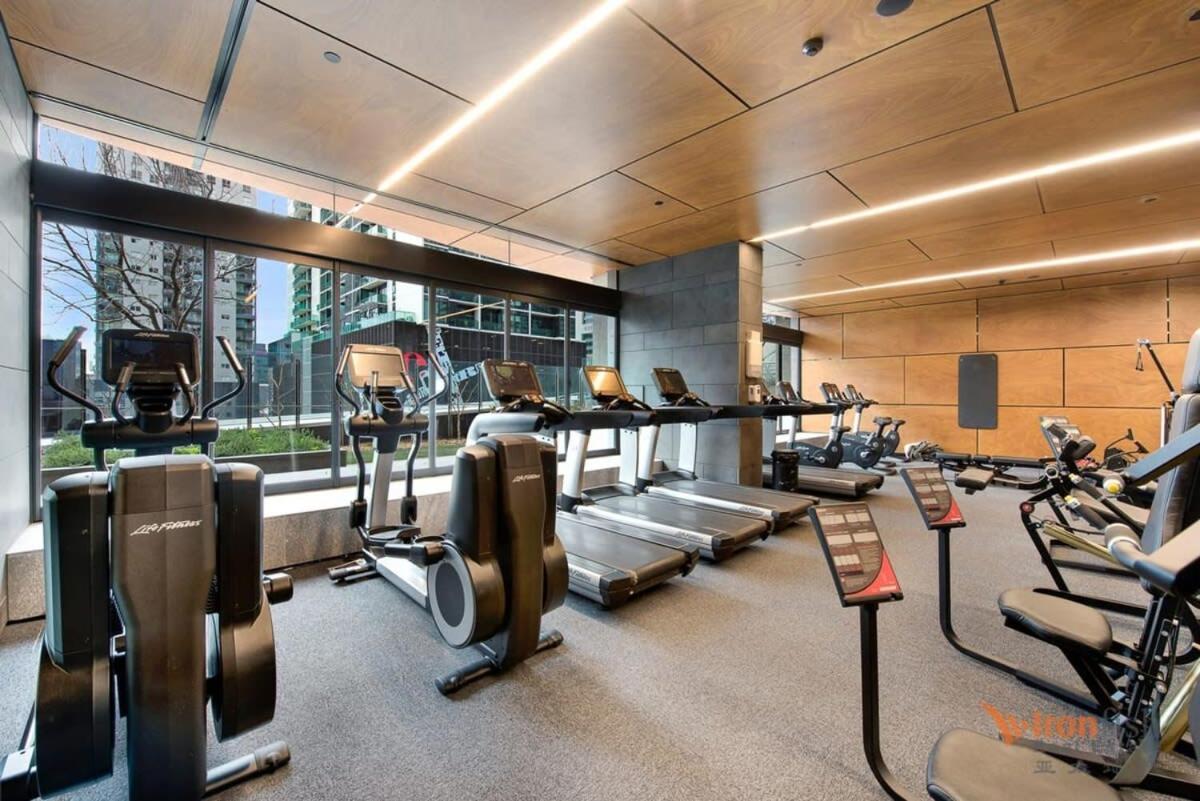 A Stylish 2br Next To Southern Cross With Views Melbourne