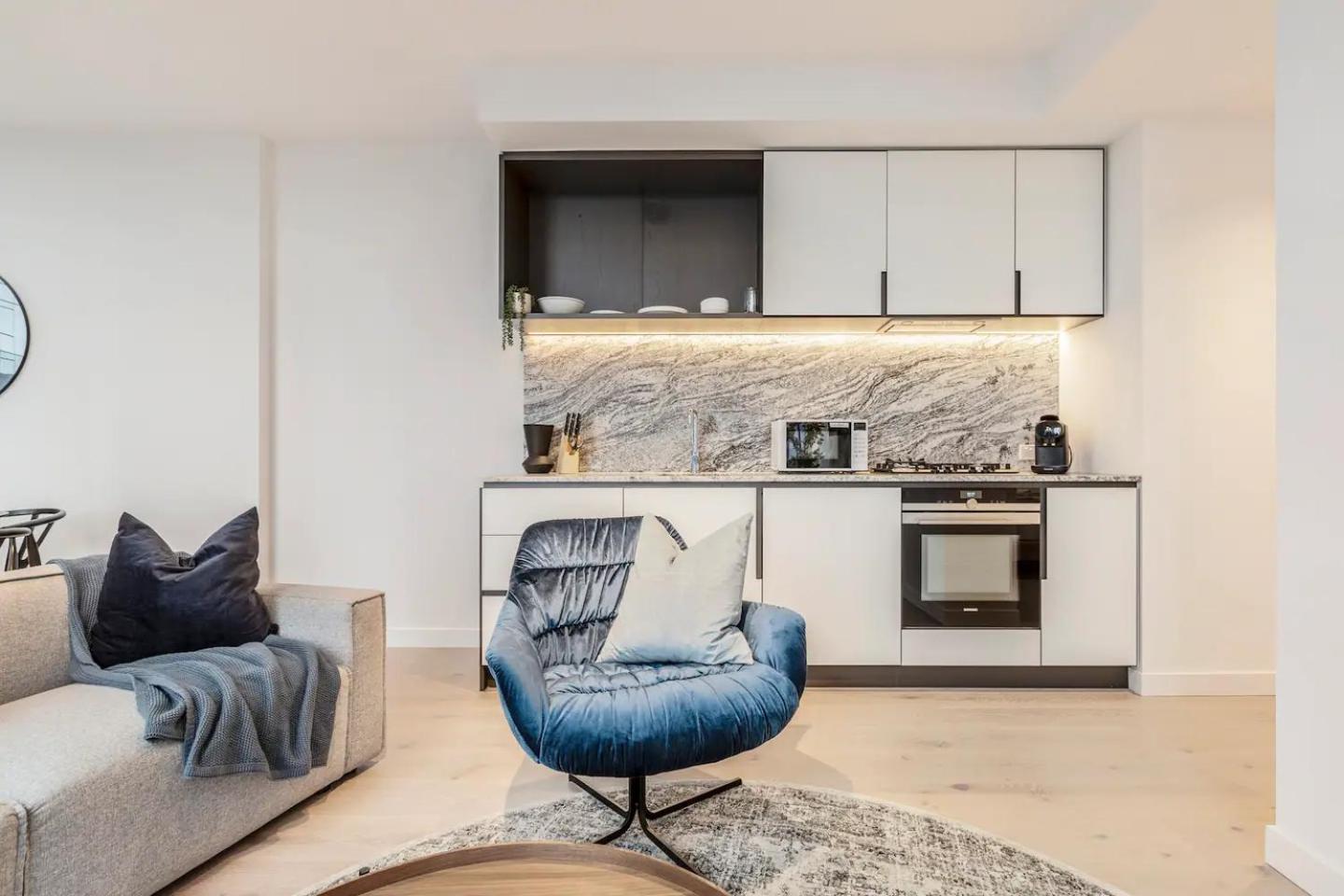 Vibrant & Lively With Stunning Views Melbourne