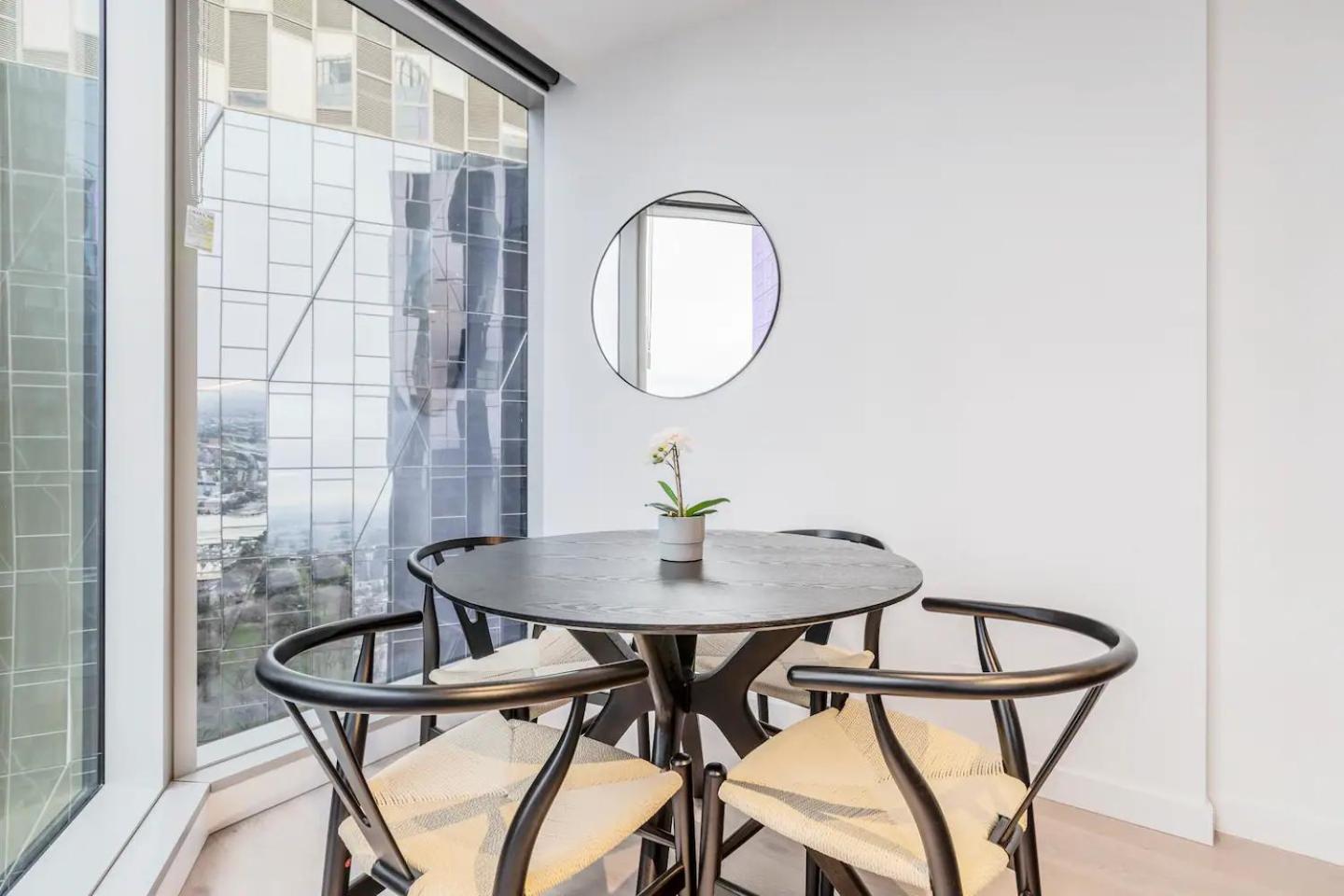 Apartment Vibrant & Lively With Stunning Views *