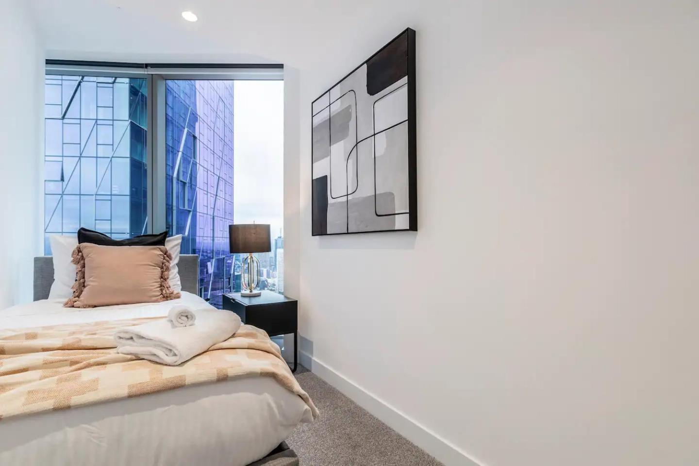 Vibrant & Lively With Stunning Views Apartment Melbourne