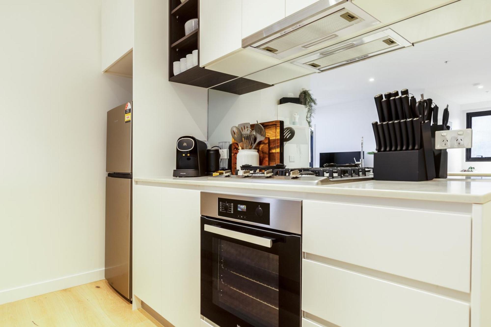 Sophisticated Designer W & Bay Views Apartment *