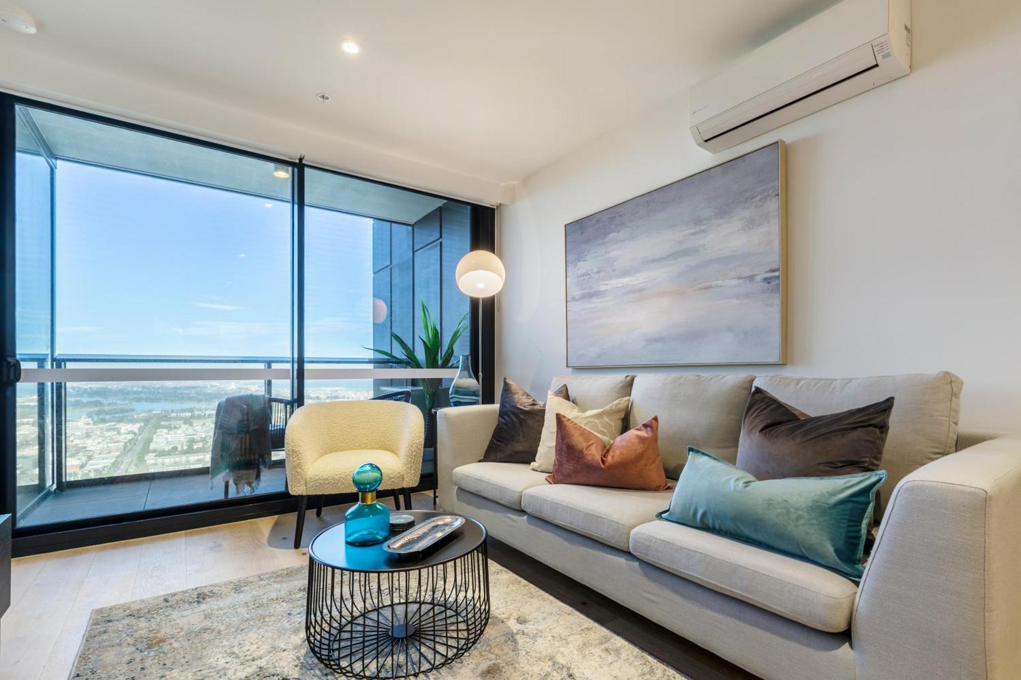 Sophisticated Designer W & Bay Views *