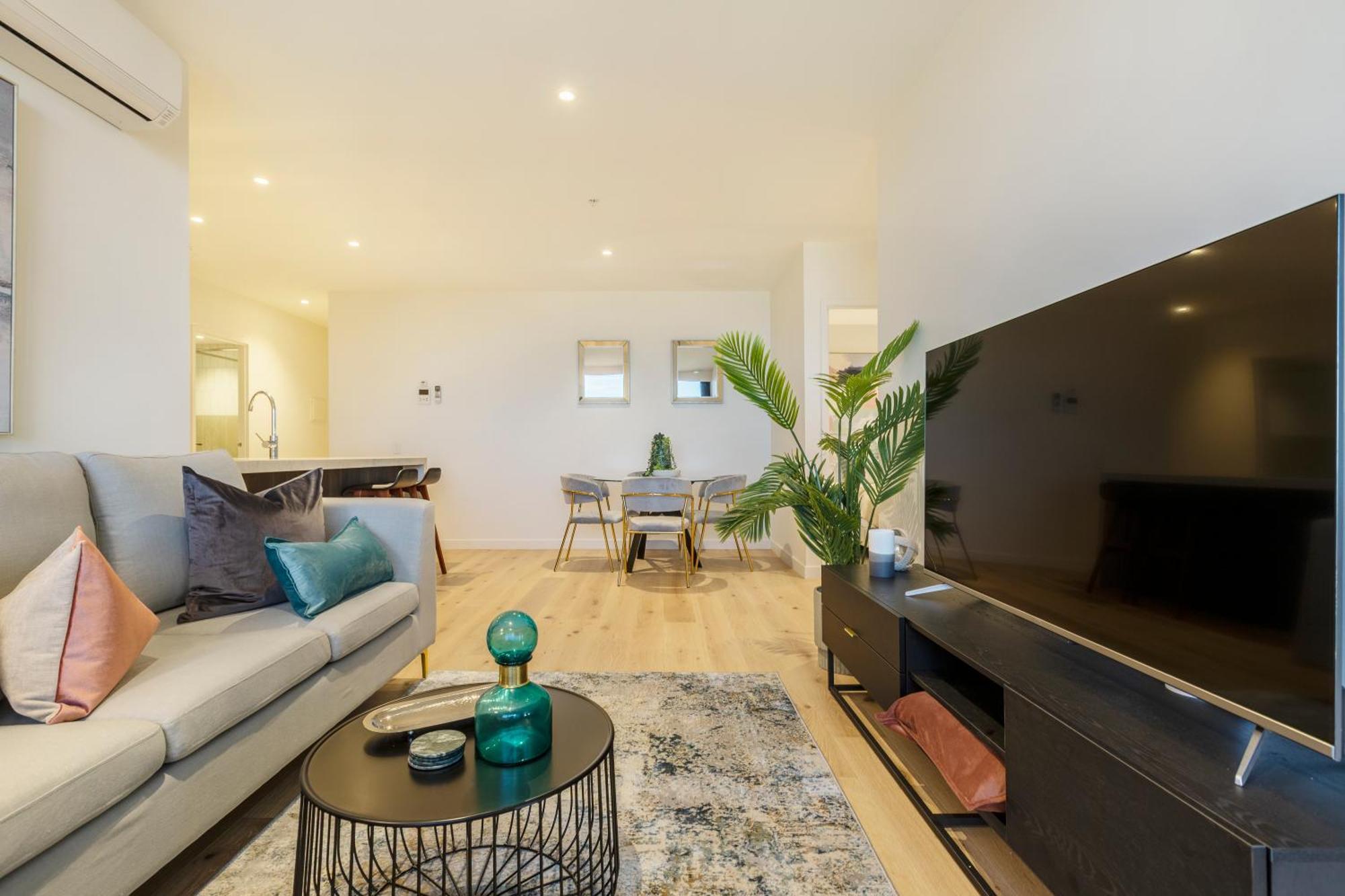 Apartment Sophisticated Designer W & Bay Views *