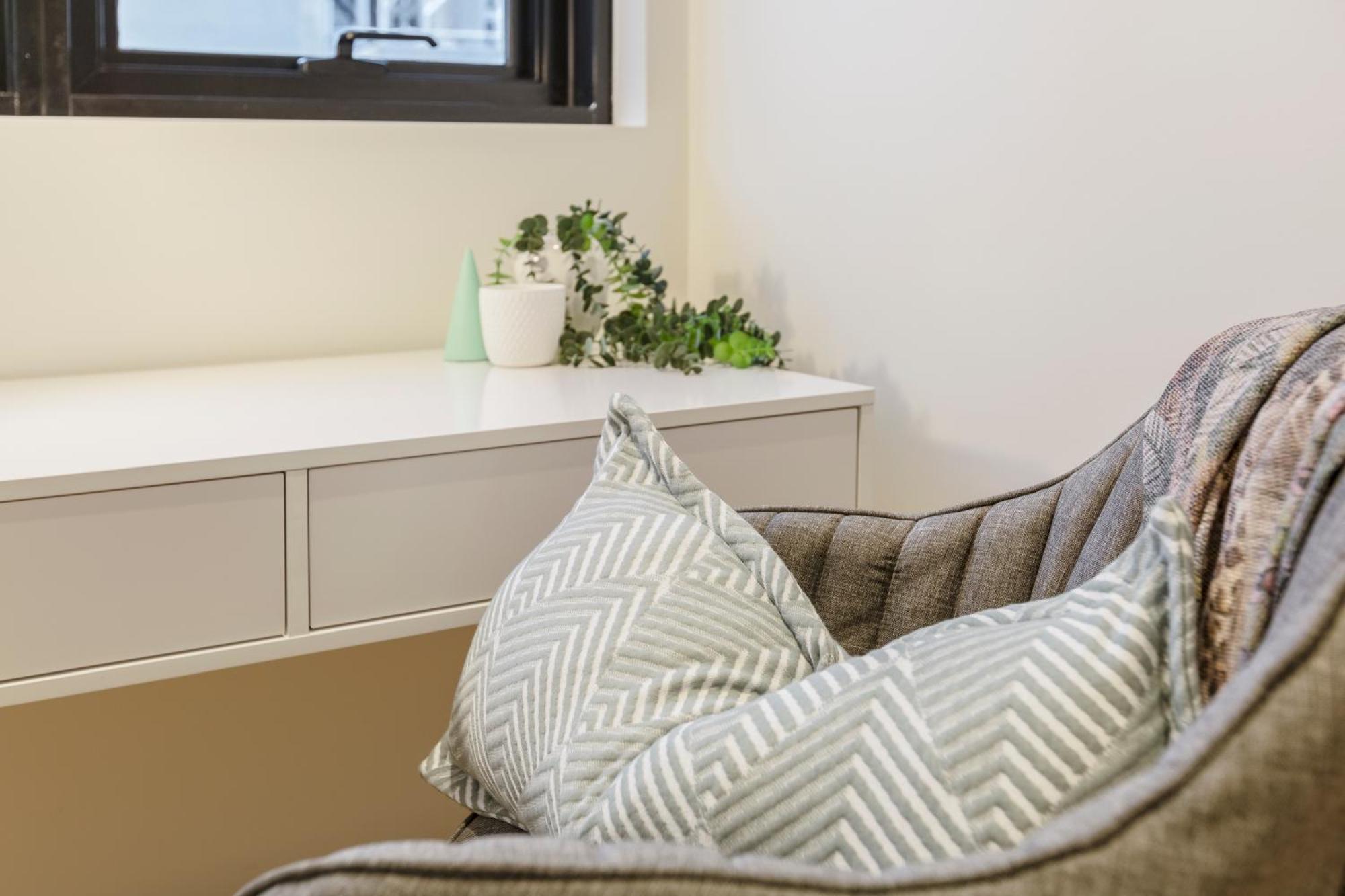 Apartment Sophisticated Designer W & Bay Views *