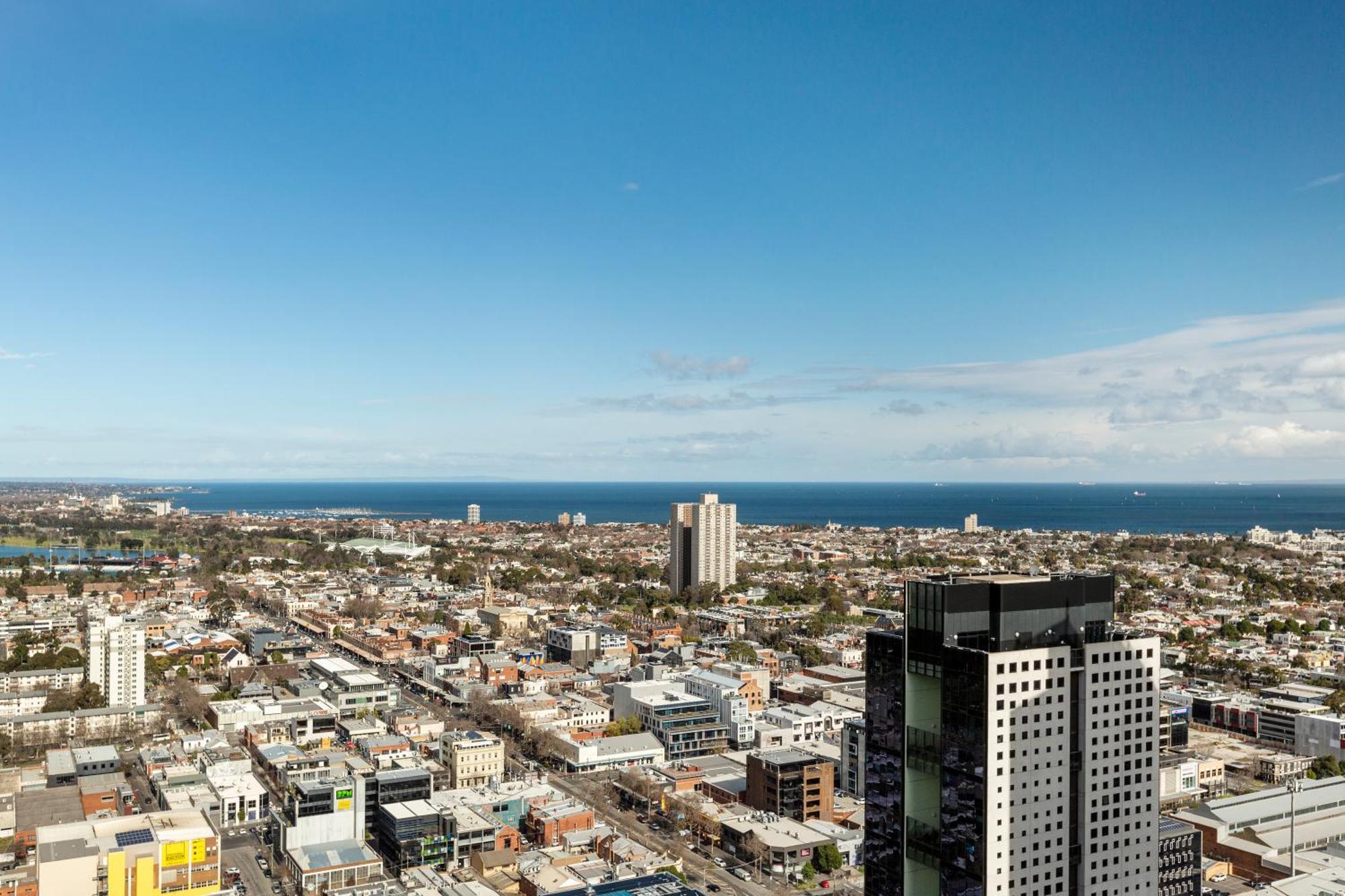 Sophisticated Designer W & Bay Views Apartment Melbourne