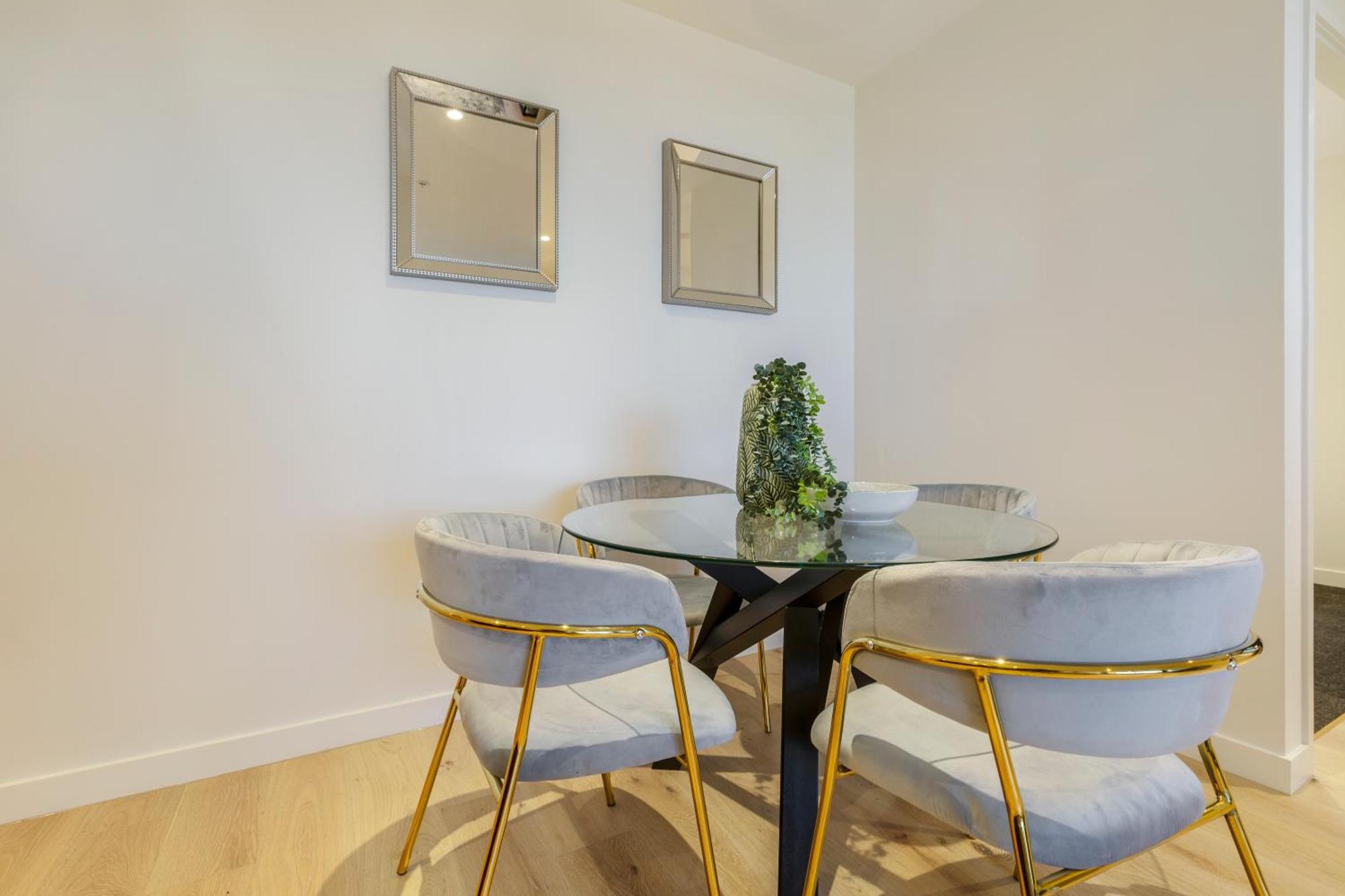 Apartment Sophisticated Designer W & Bay Views *