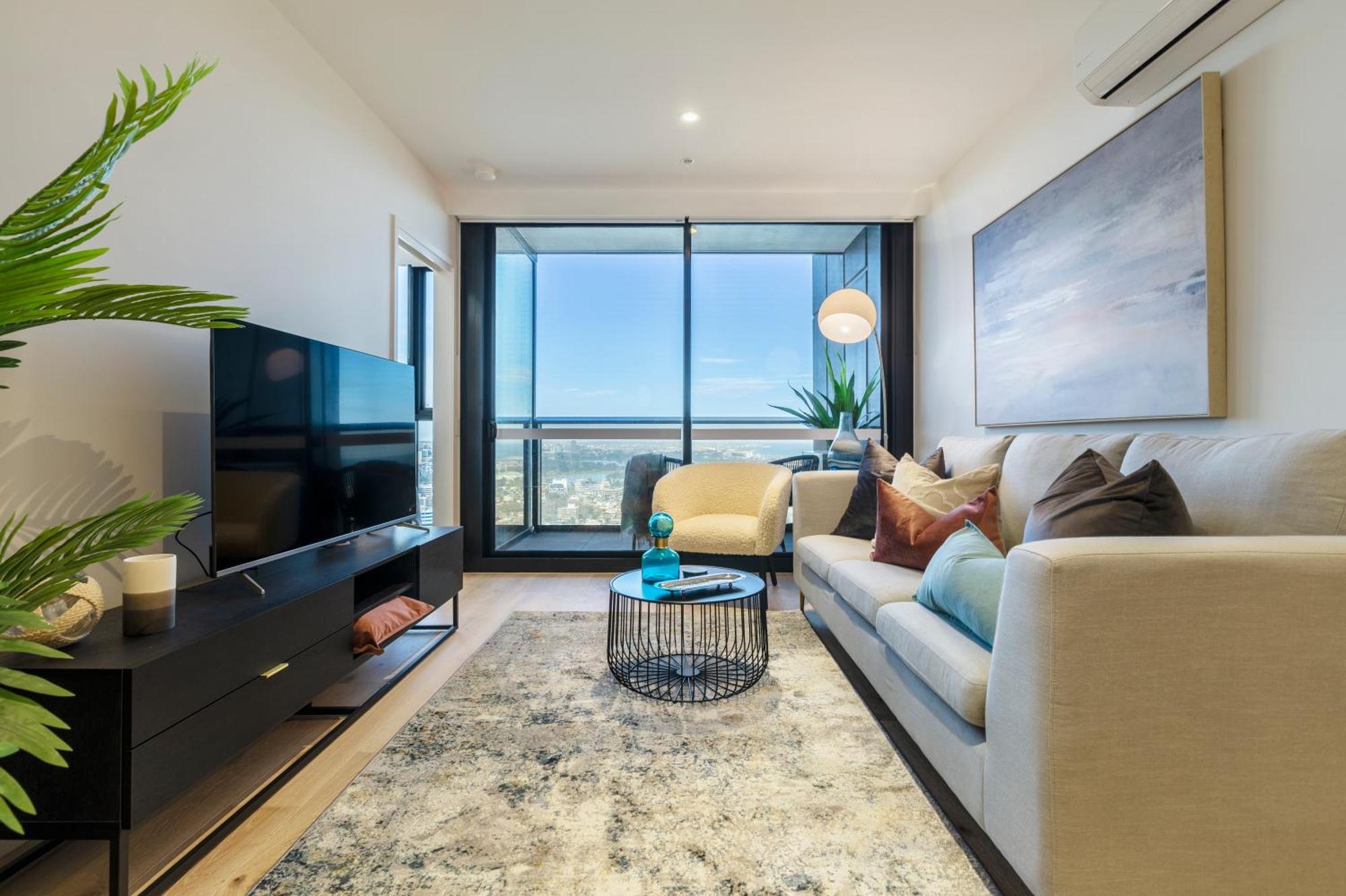 Sophisticated Designer W & Bay Views Apartment Melbourne