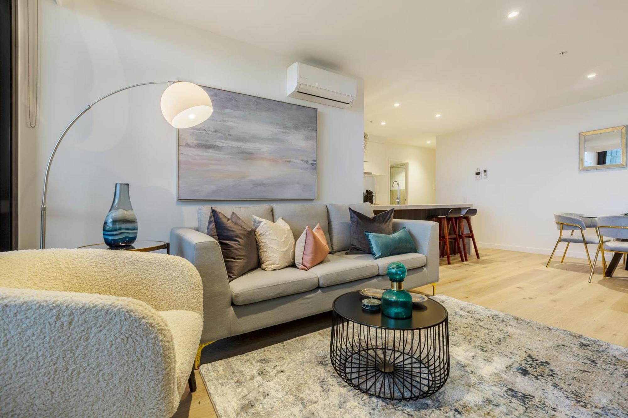 Sophisticated Designer W & Bay Views Melbourne