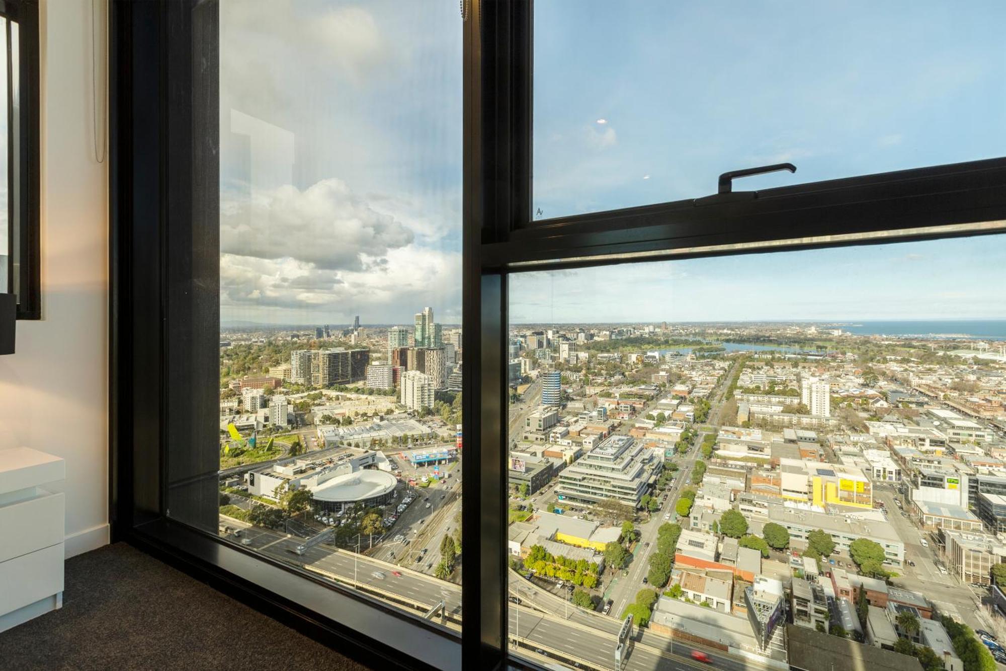 Sophisticated Designer W & Bay Views