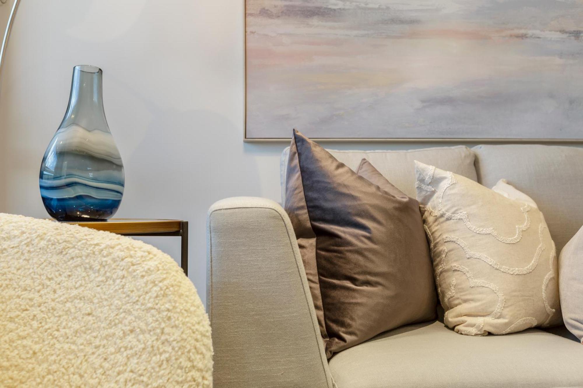 Sophisticated Designer W & Bay Views Apartment