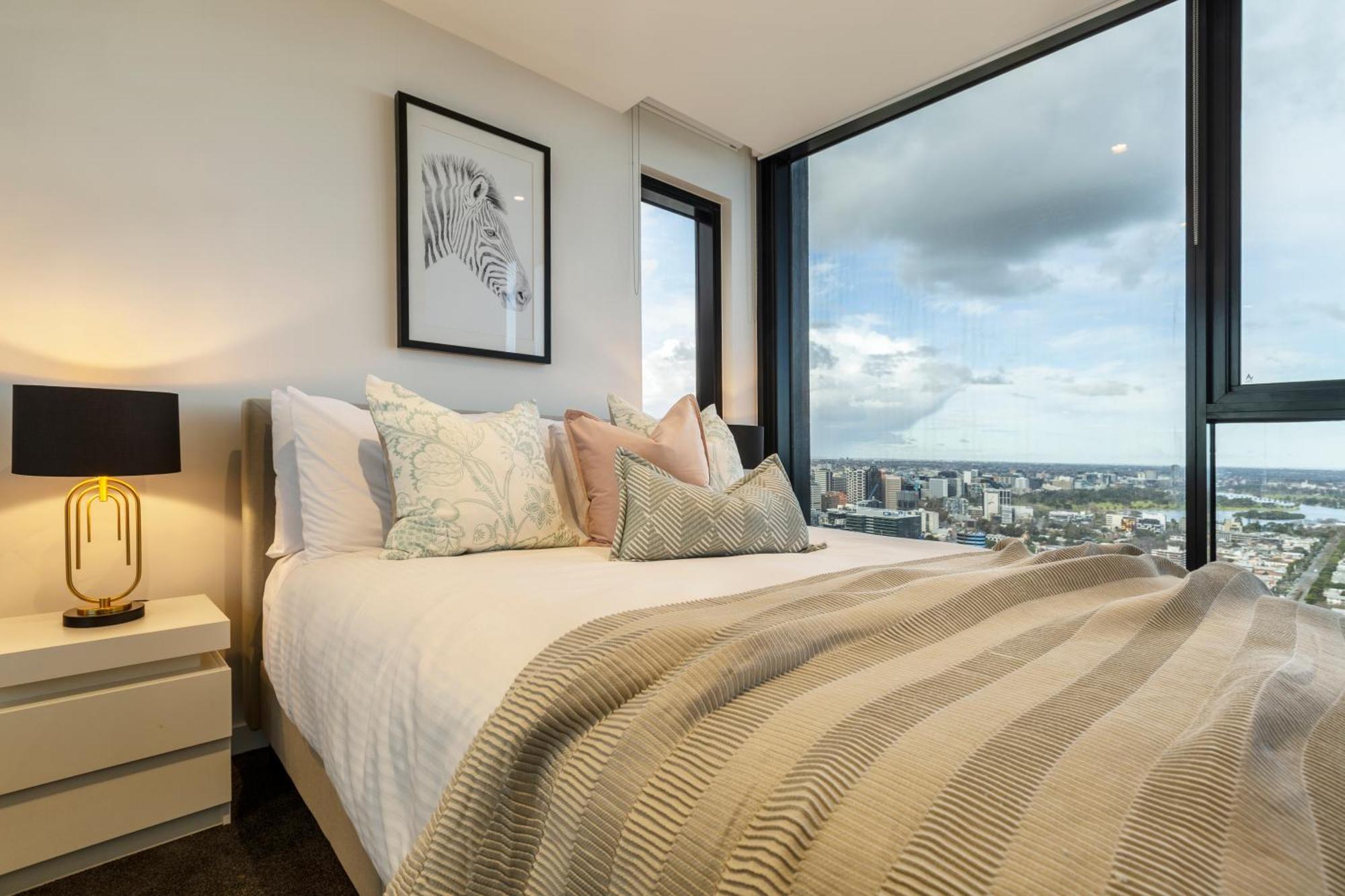 Apartment Sophisticated Designer W & Bay Views
