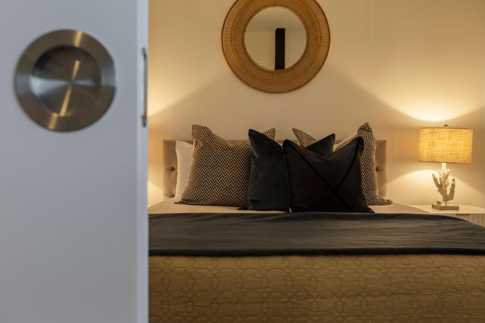 Lux Hamptons Glamour Near Crown W Free Parking Apartment Melbourne