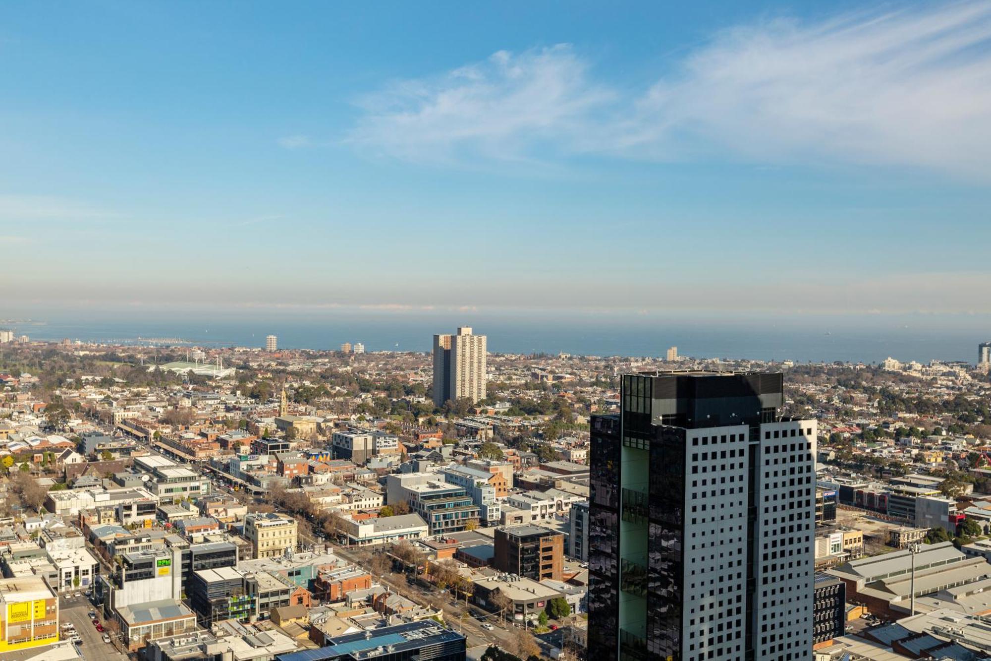 Luxury Sky-high W Stunning Views & Parking * Melbourne