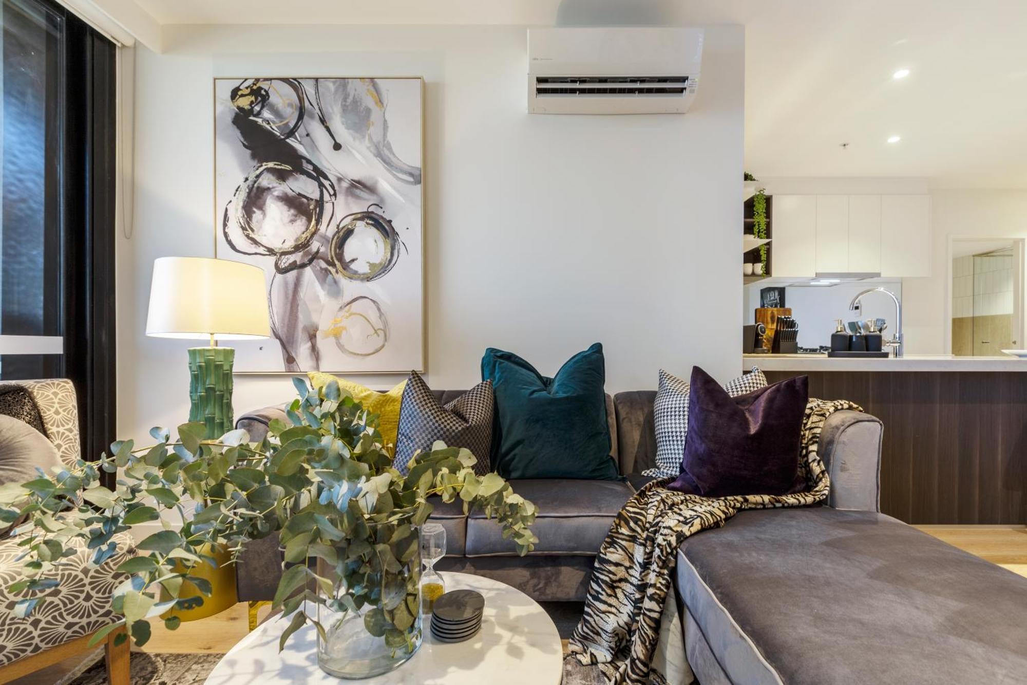 Luxury Sky-high W Stunning Views & Parking Apartment *