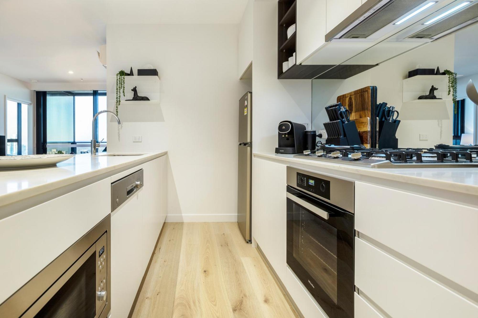Luxury Sky-high W Stunning Views & Parking Melbourne