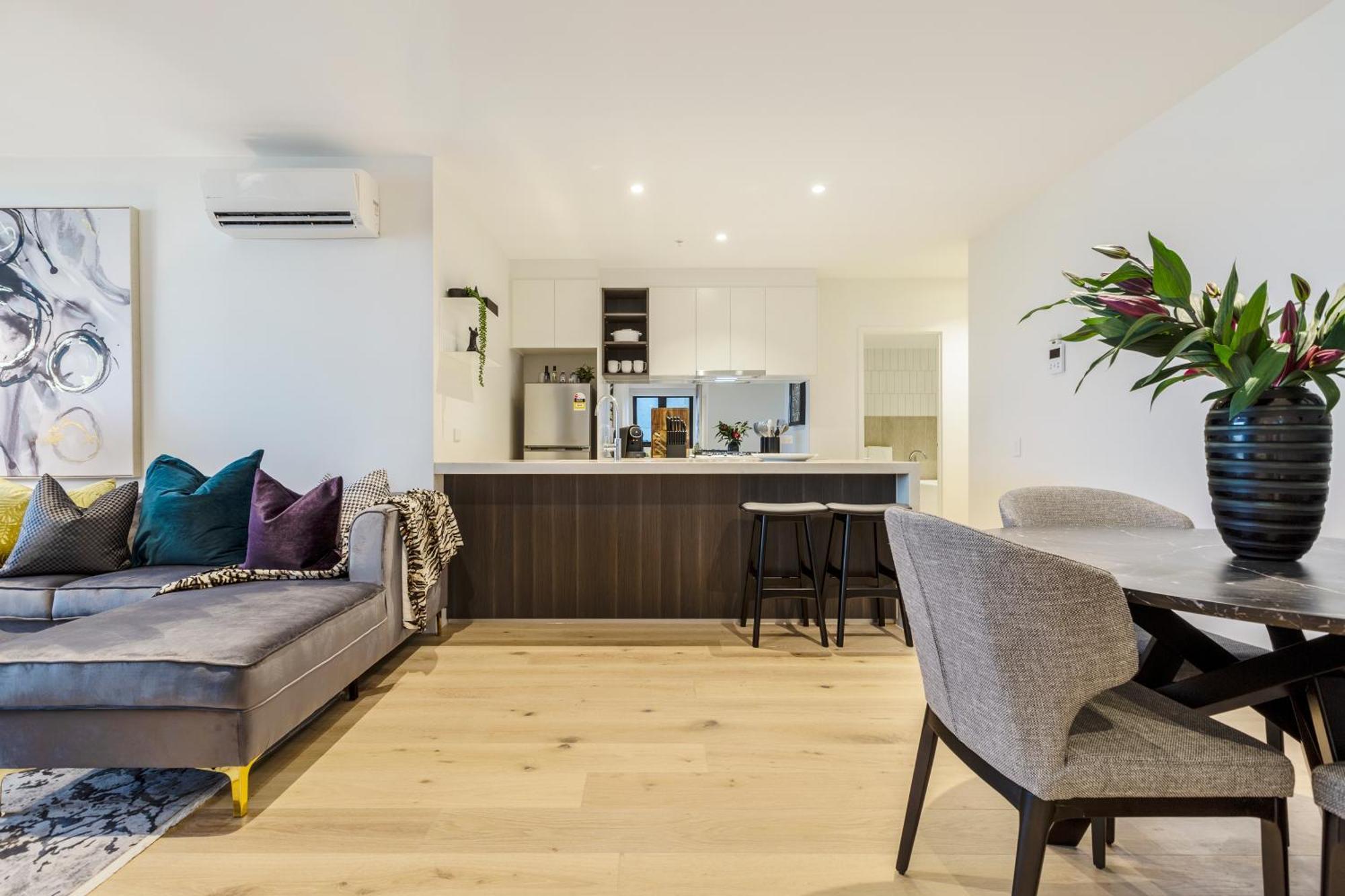 Luxury Sky-high W Stunning Views & Parking