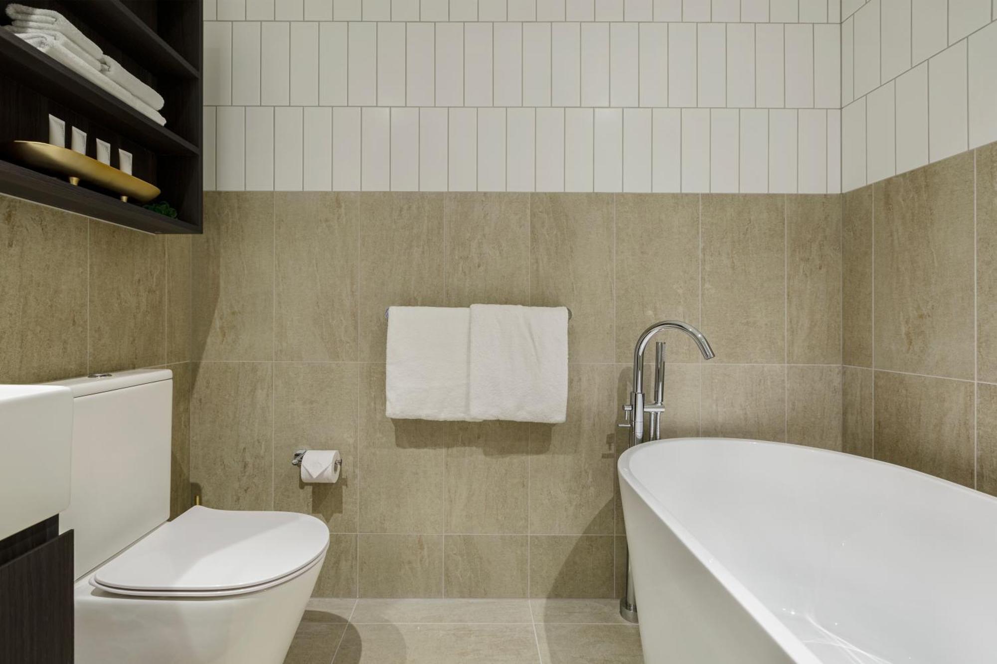 Luxury Sky-high W Stunning Views & Parking